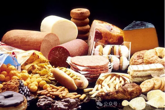 高血压朋友，谨记早起4不做，平时3不吃，血压***比***稳！