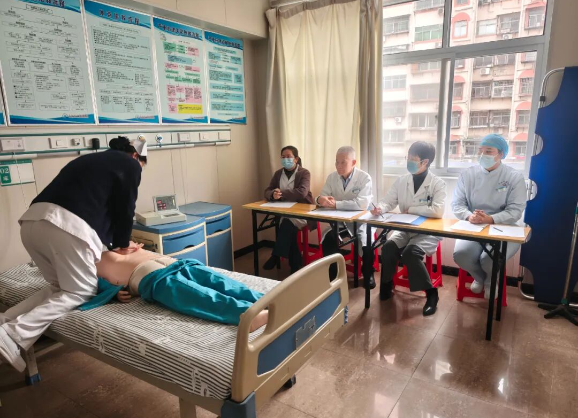 1764320439724 以练促学,以考促优 | 洛阳济仁肾病医院临床医护人员急救技能考核